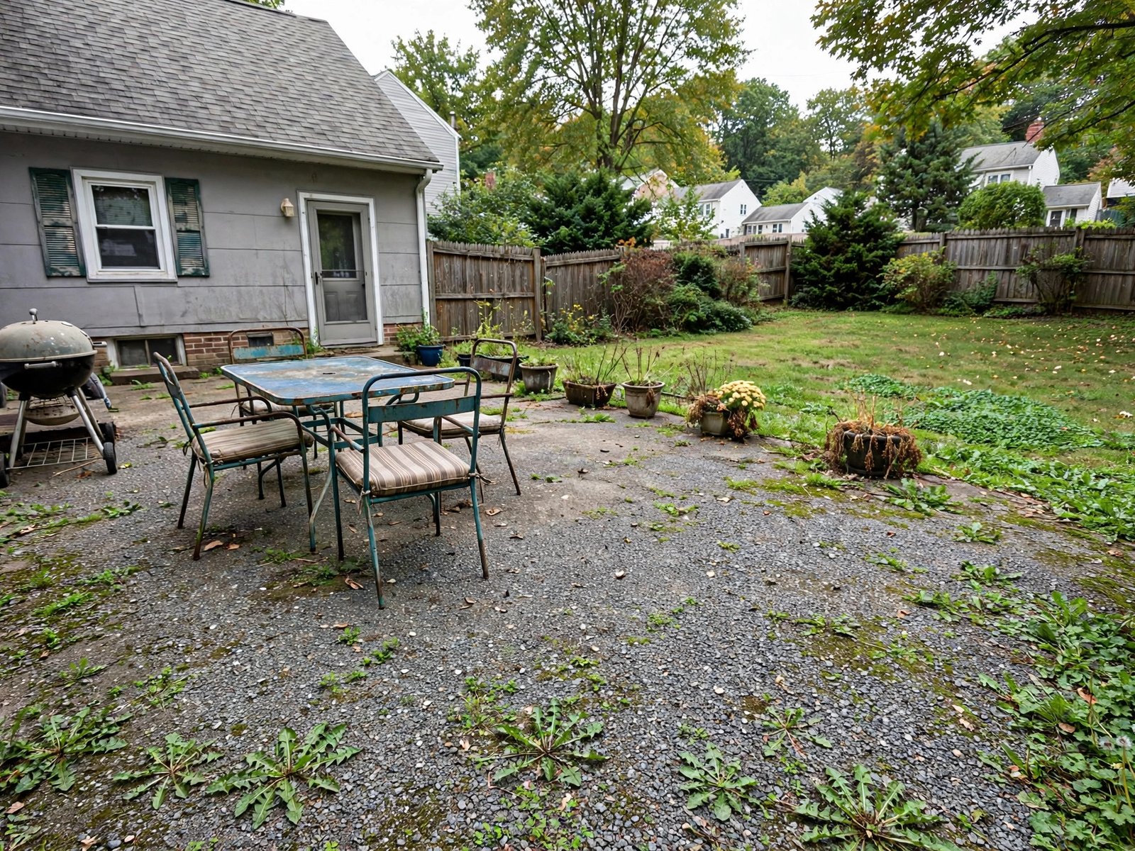 The same patio in gravel, a little neglected