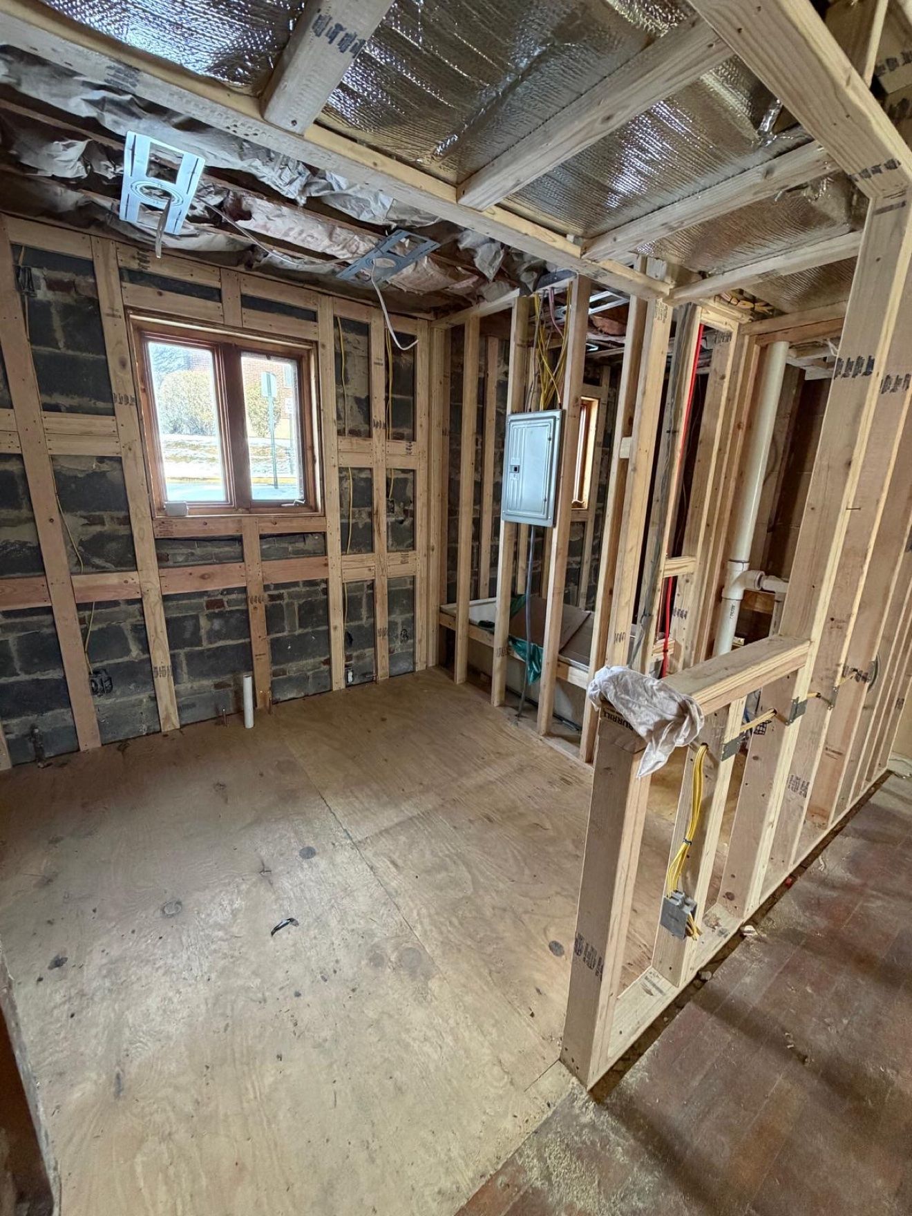 Cuarto en estructura con pared de bloques durante la renovación