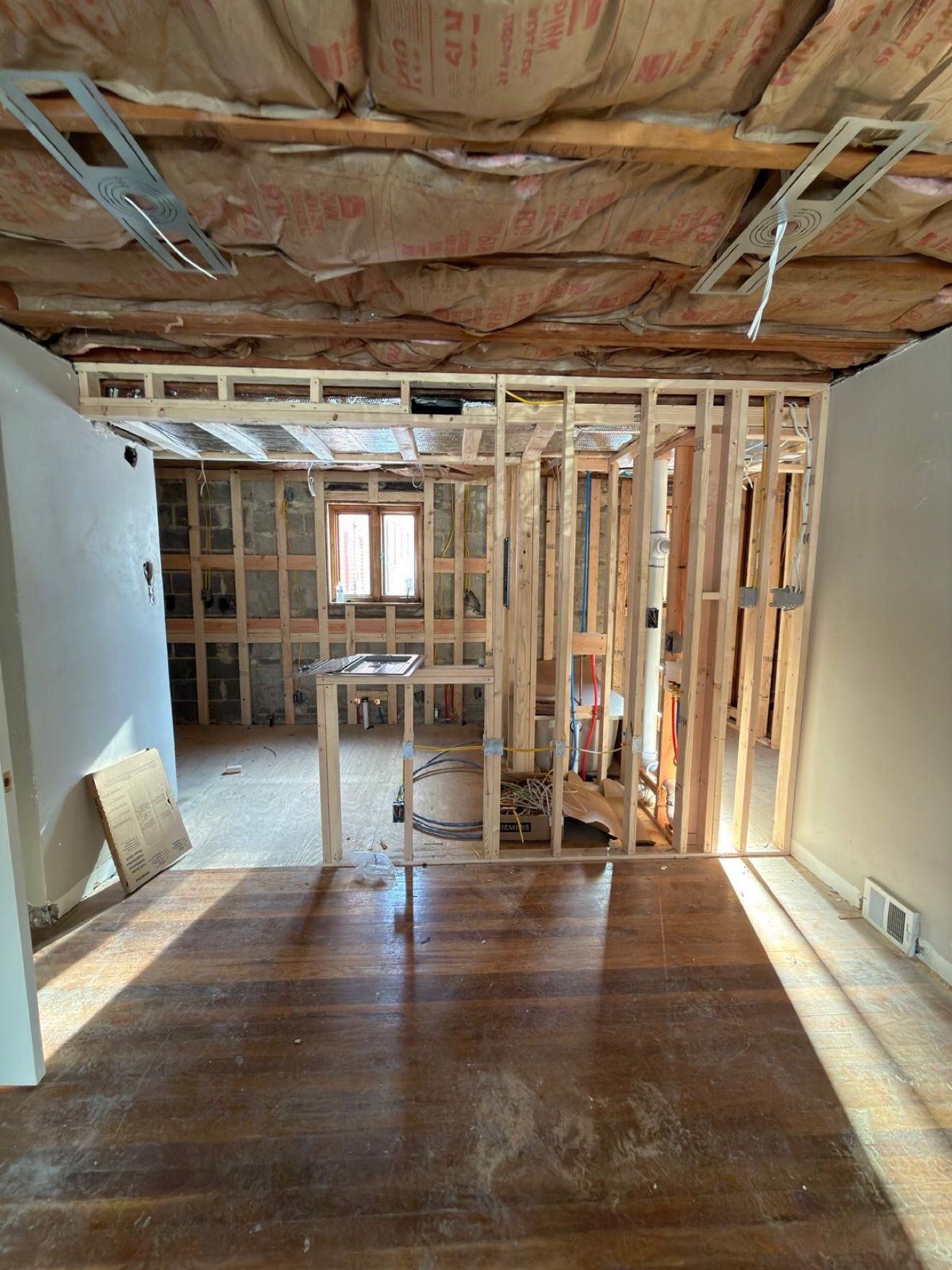 Estructura de la renovación vista desde un cuarto terminado